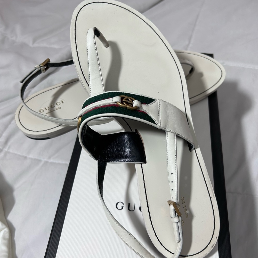 Gucci leather thong sandals